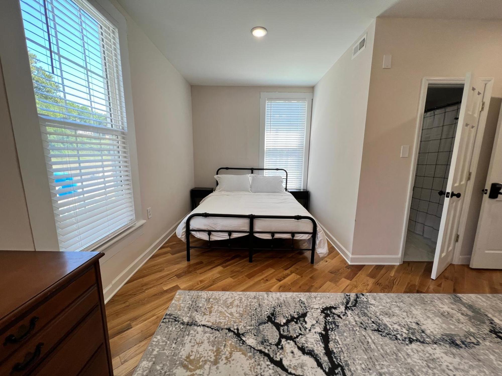 The Washington Inn Galax Room photo