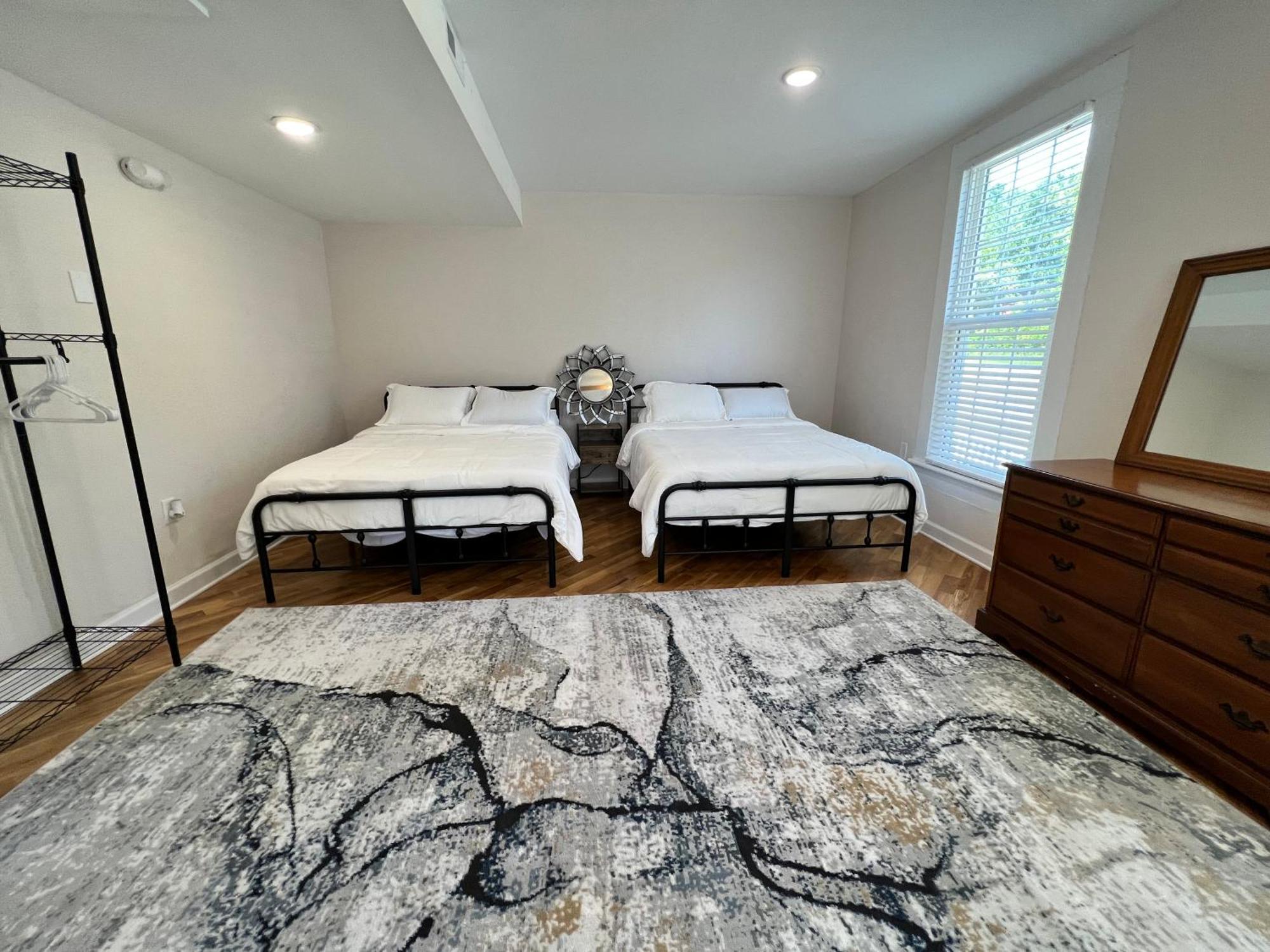 The Washington Inn Galax Room photo
